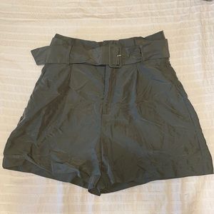 High waisted paper bag shorts w/ removable belt.